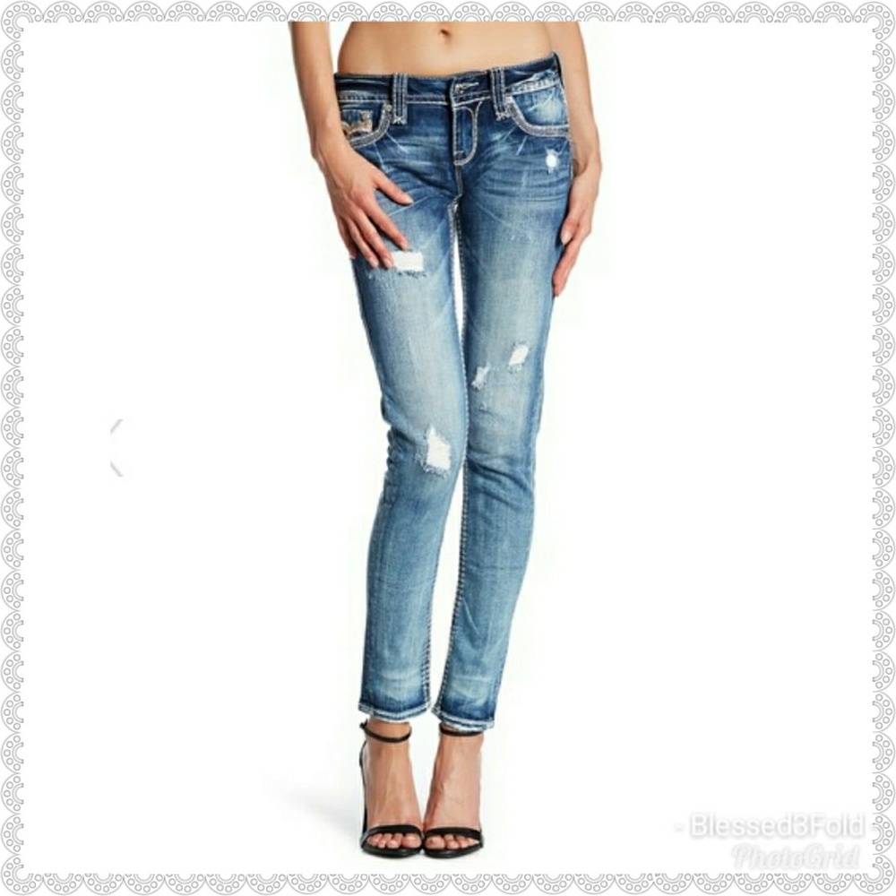 🚫SOLD ON MERC🚫NWT Rock Revival Fleur Jeans